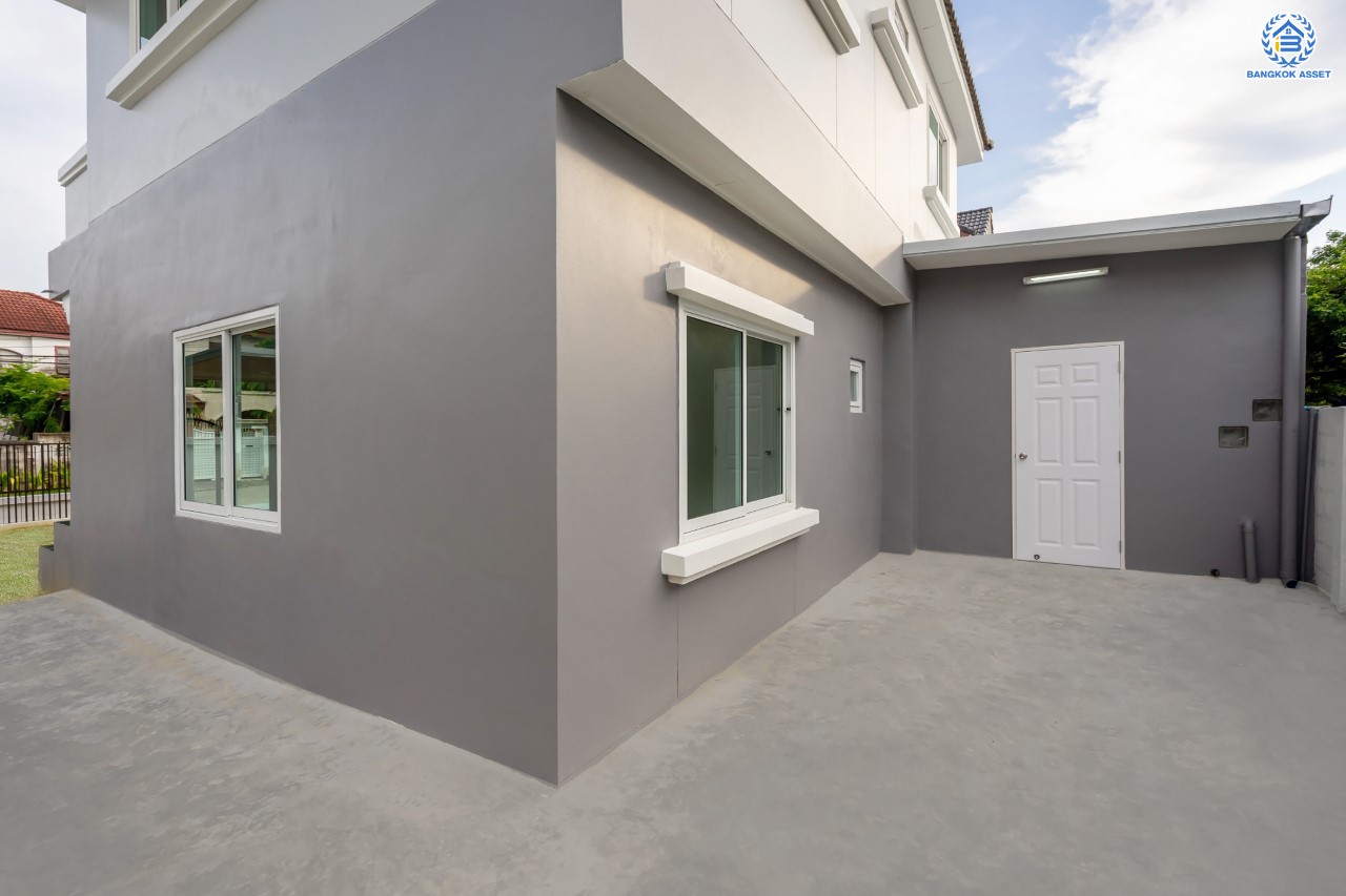 บ้านมือสองตกแต่งใหม่ คุณภาพแบรนด์ LH ม.ชลลดา บางบัวทอง เนื้อที่ 62 ตร.ว. ตกแต่งหรูหรา ฟังก์ชันจัดเต็ม 3 ห้องนอน 2 ห้องน้ำ จอดรถได้ 2 คัน พร้อม Facilities ครบ! บนทำเลคุณภาพ เชื่อมต่อได้หลายเส้นทาง ใกล้เซ็นทรัลเวสต์เกต และรถไฟฟ้า "สถานีบางพลู"